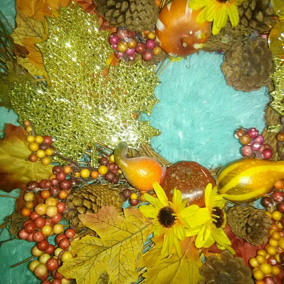 12" Hand Made Fall Seasonal/ Thanksgiving Wreath - Picture 5 of 8